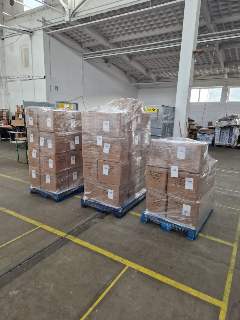 How Do You Handle Fragile or Custom Packaging Requirements in Chemnitz?